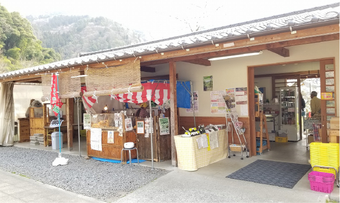 Yuki Farmer’s Market “Tokusan’hin Ichiba-kan”